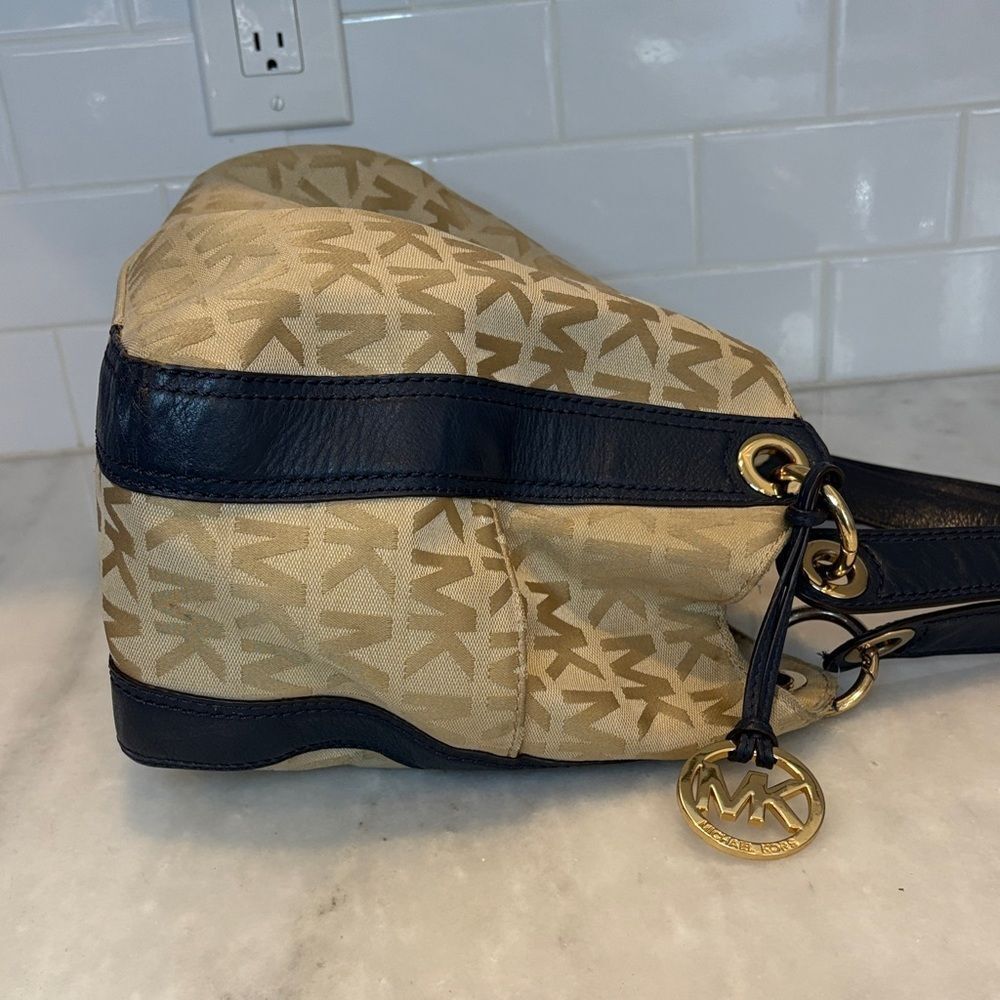 Michael Kors Bag Purse Handbag Ludlow Canvas Signature Drawstring Shoulder Bag - Picture 8 of 17
